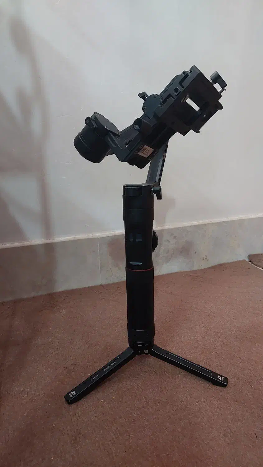 گیمبال دوربین کرین ۲|دوربین عکاسی و فیلم‌برداری|قم, سالاریه|دیوار