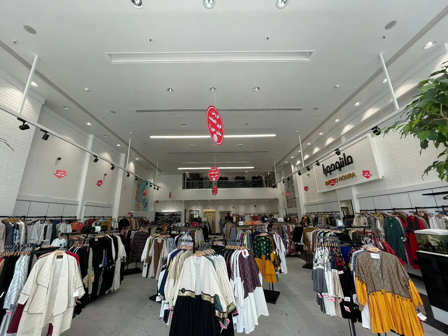 فروشنده پوشاک|استخدام خدمات فروشگاه و رستوران|تهران, صادقیه|دیوار