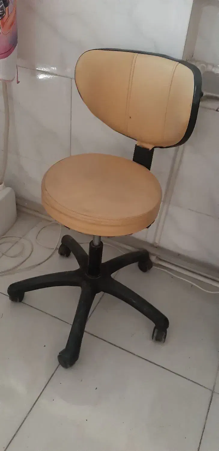 تخت مژه.صندلی مدیریت.صندلی استادکار.صندلی اصلاح|آرایشگاه و سالن‌های زیبایی|پاکدشت, پاکدشت (مامازند)|دیوار