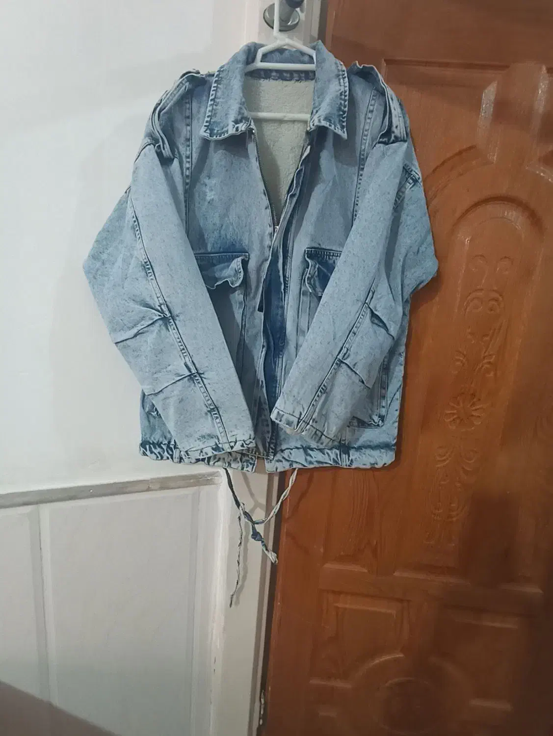 کاپشن لی|لباس|قم, ولیعصر|دیوار