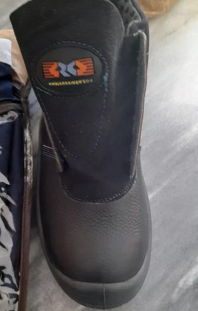 کفش کار و کوهنوردی ایمنی|کیف، کفش، کمربند|شهرکرد, |دیوار