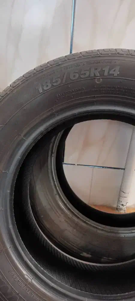 لاستیک ساینا در حد نو|قطعات یدکی و لوازم جانبی|پیر بکران, |دیوار