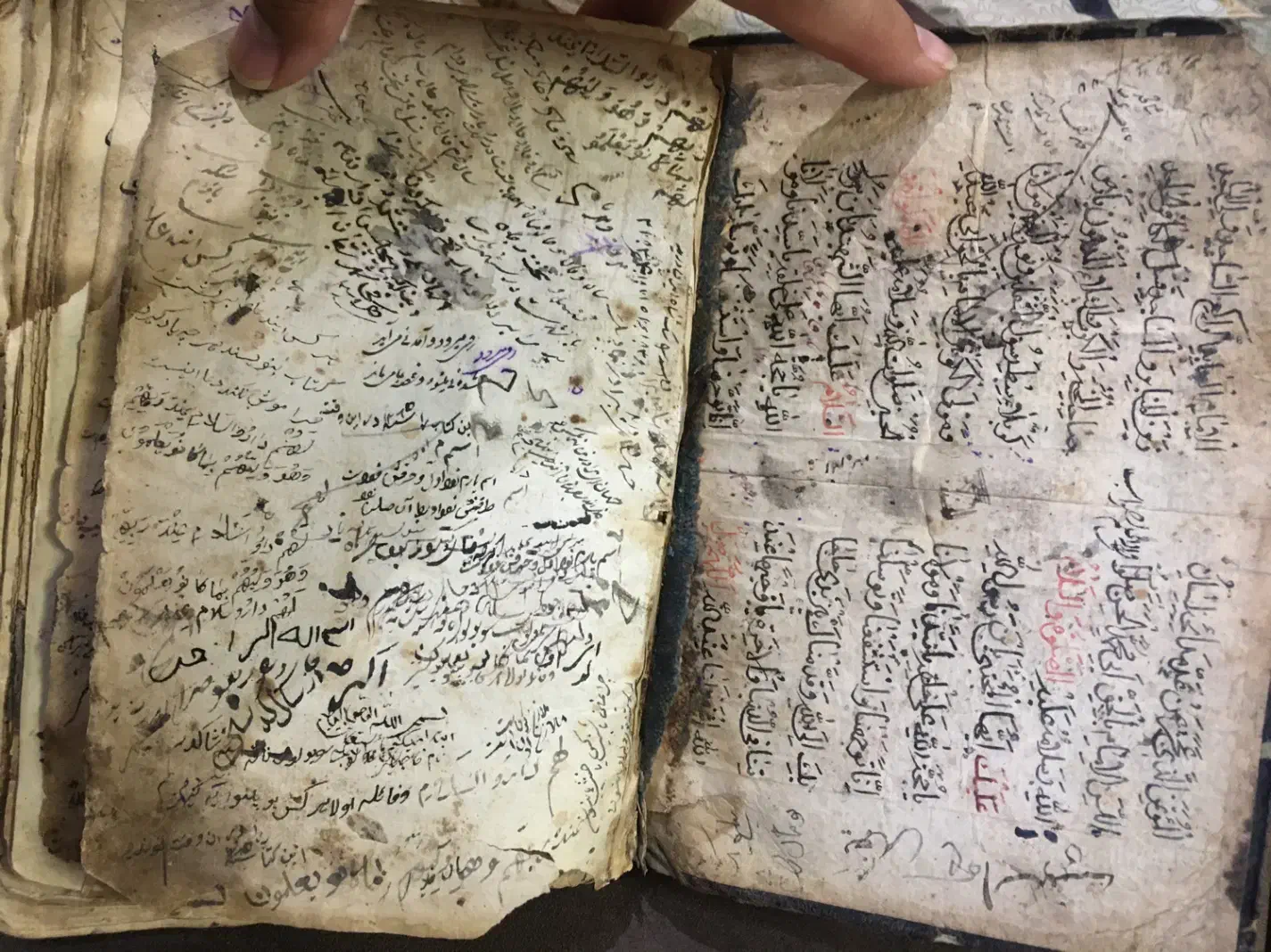 ۱۲ جلد کتاب عتیقه خطی و سنگی|کلکسیون اشیاء عتیقه|تهران, امیرآباد|دیوار