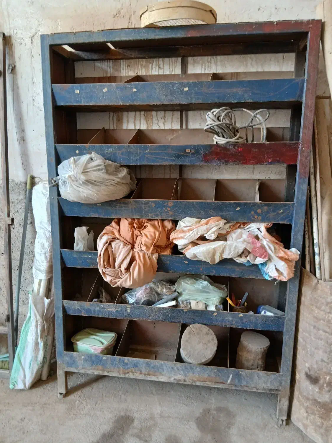 فروش تانکر آب گالوانیزه،قفسه آهنی و ویترین اهنی|فروشگاه و مغازه|آرادان, |دیوار