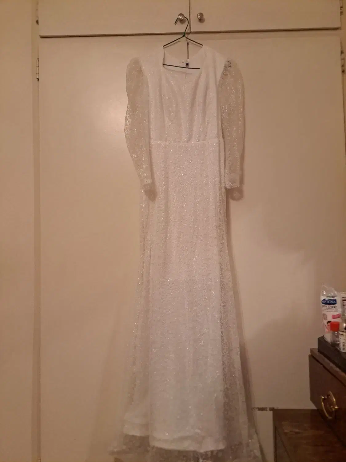 لباس سفید بلند ساده مناسب عقد و نامزدی|لباس|تهران, شهرآرا|دیوار