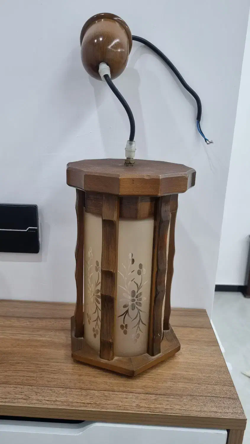 لوستر چوبی نو وتمیز|لوستر و چراغ آویز|رشت, حسین آباد|دیوار