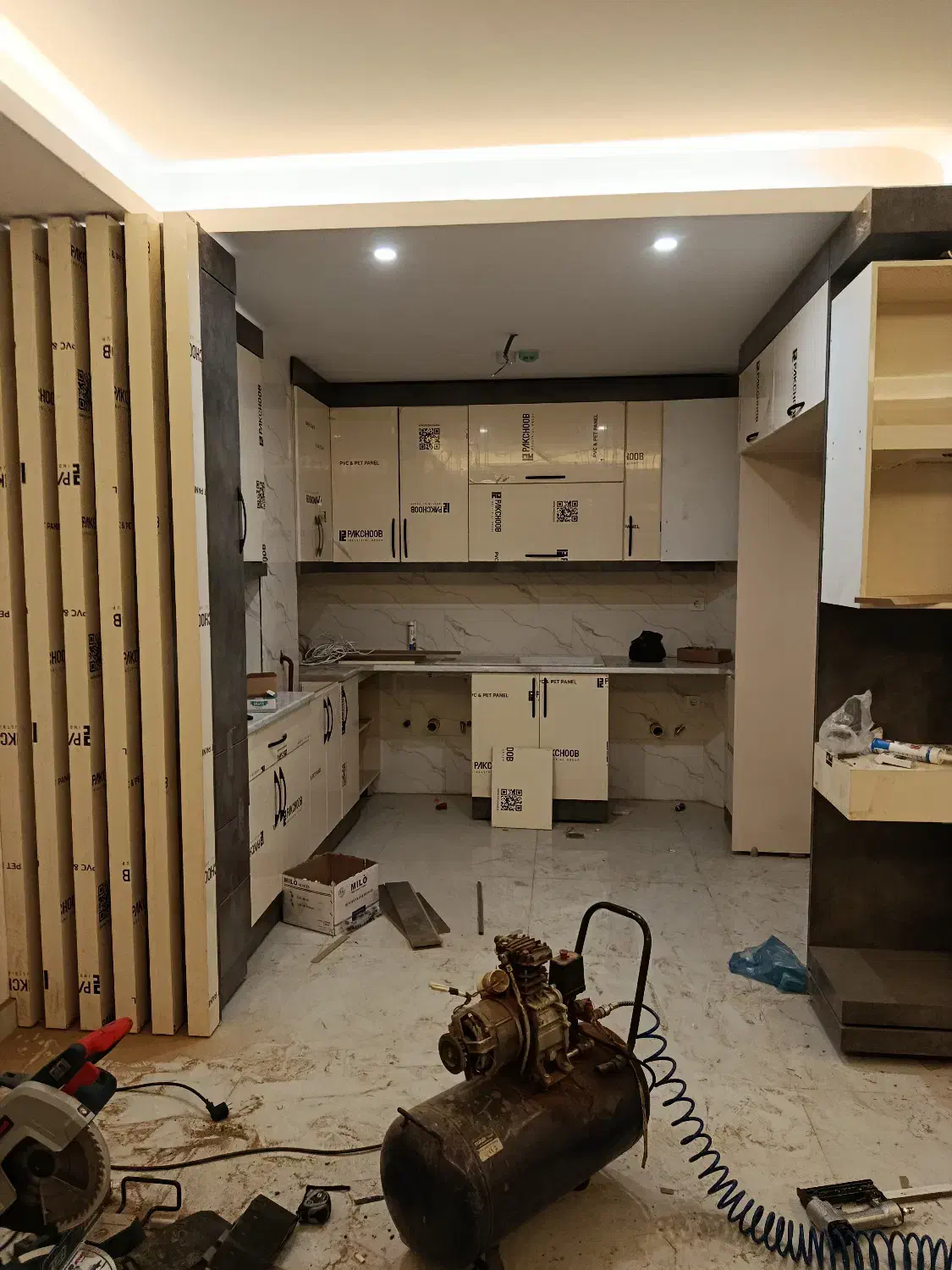 طراحی و نصب انواع کابینت و کمد دیواری و تیویوال|جاکفشی، کمد، دراور|بناب, |دیوار