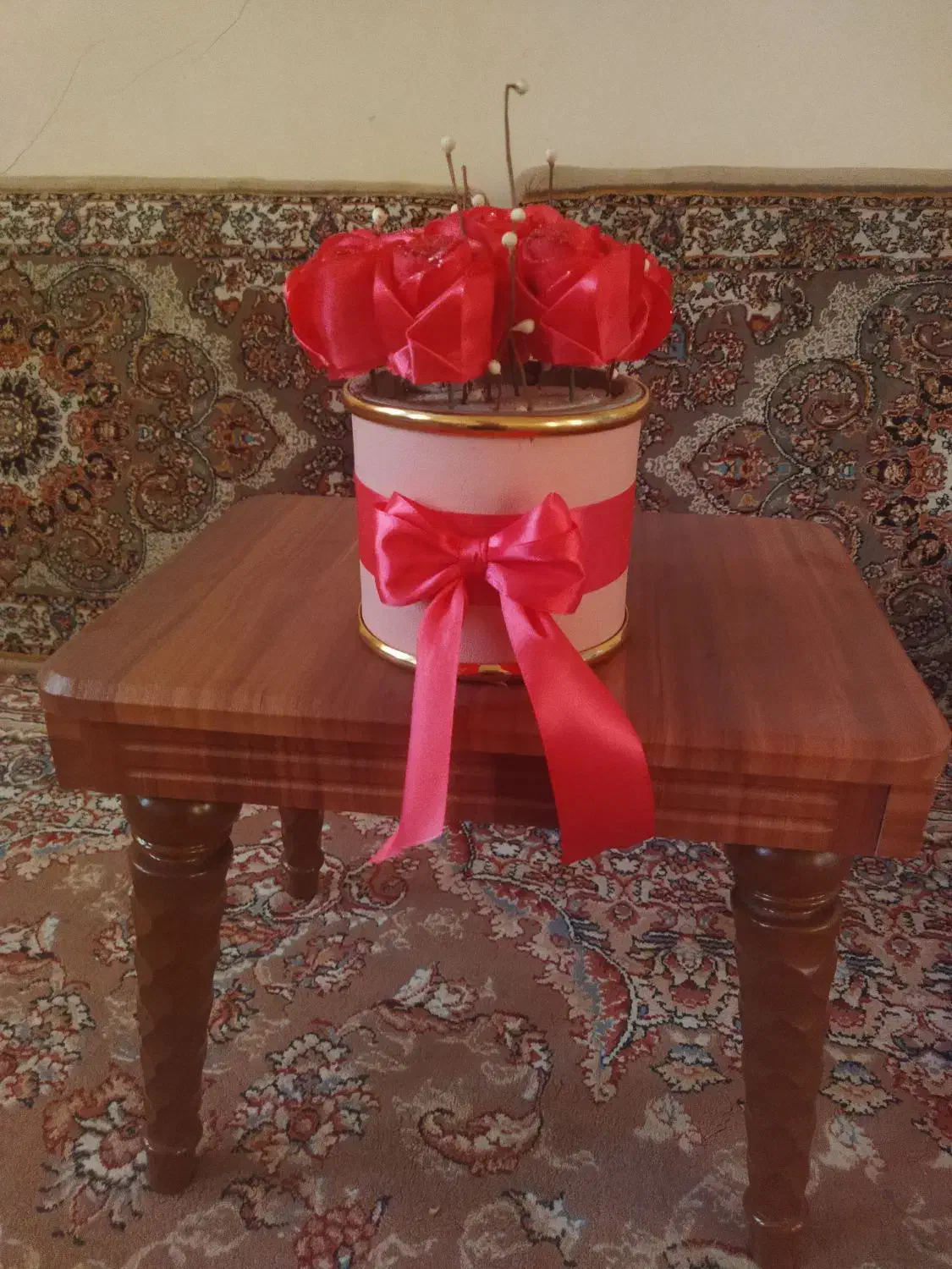 گل رز ربانی|گل مصنوعی|کاشان, میدانگاه آقا|دیوار