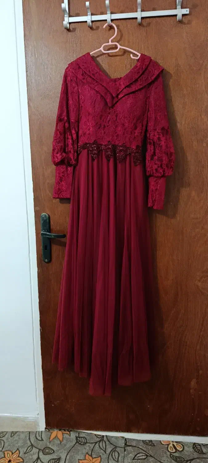 پیراهن مجلسی|لباس|ری, شهادت|دیوار