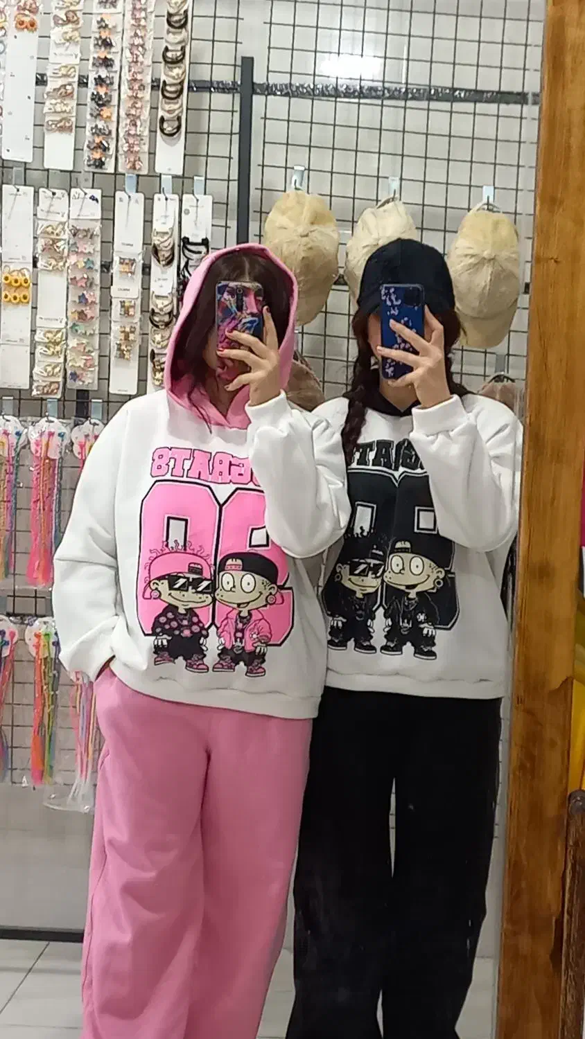 داخل کوچه رو به رو بانک ملت|لباس|دهلران, |دیوار