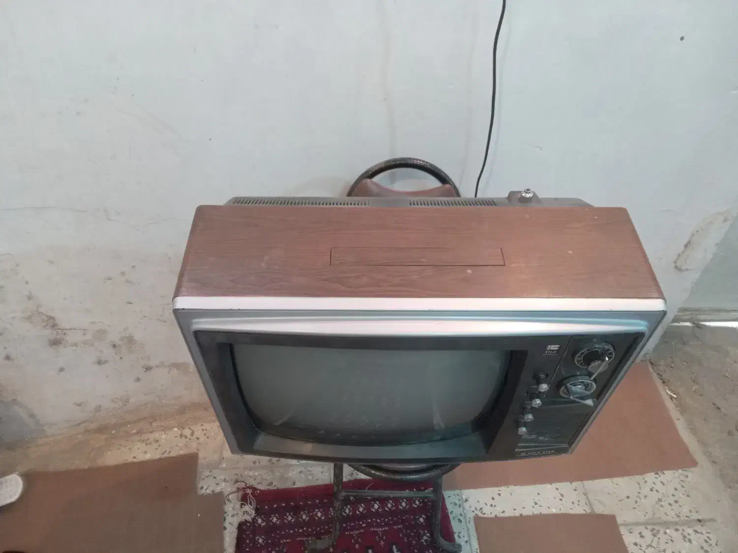 تلویزیون قدیمی|کلکسیون اشیاء عتیقه|تویسرکان, |دیوار