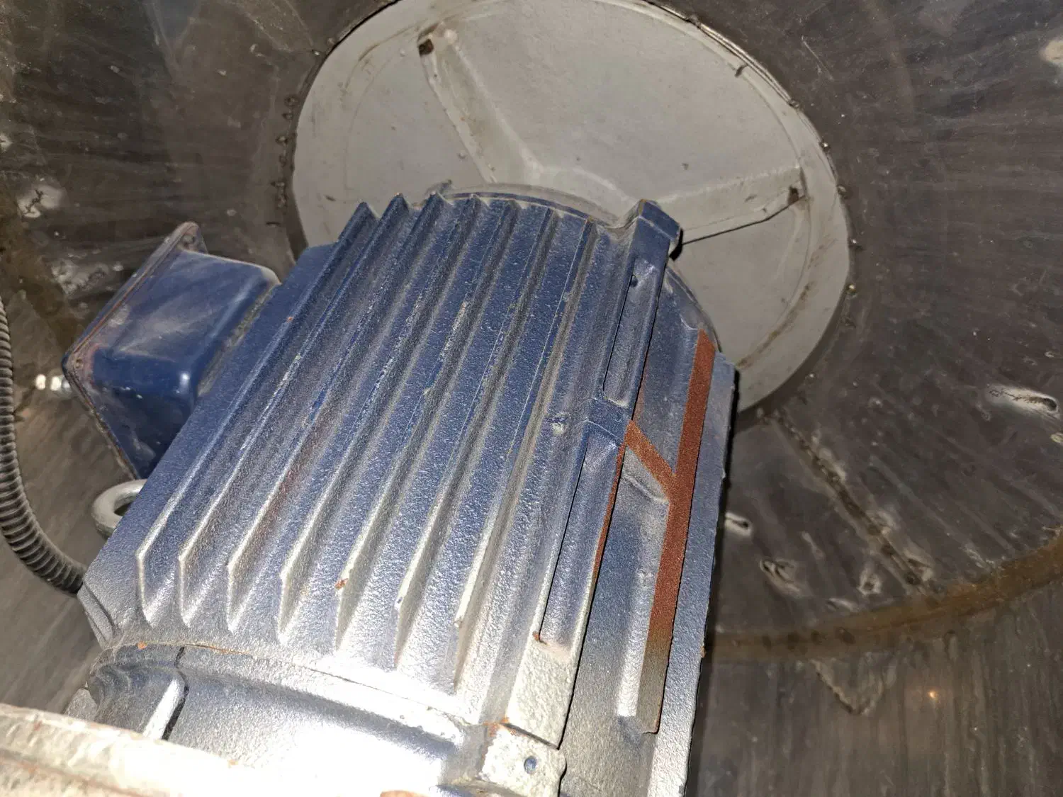 آبگیر|ماشین‌آلات صنعتی|اصفهان, تخت فولاد|دیوار