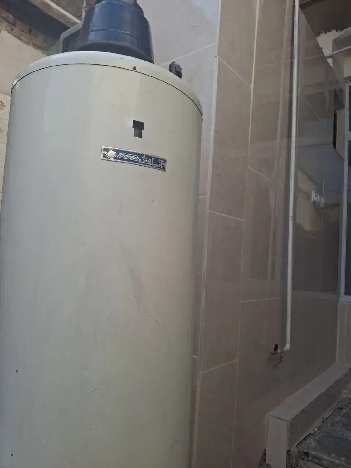 آبگرمکن زمین|آبگرمکن، پکیج، شوفاژ|صحنه, |دیوار