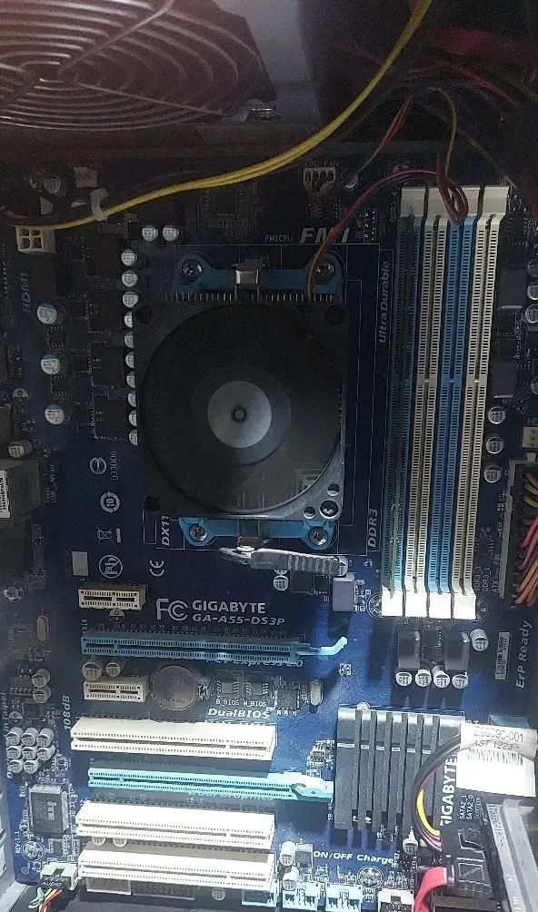 ۲ عدد کیس اداری/ خانگی - ایسوس و گیگابایت|رایانه رومیزی|خرمآباد, |دیوار