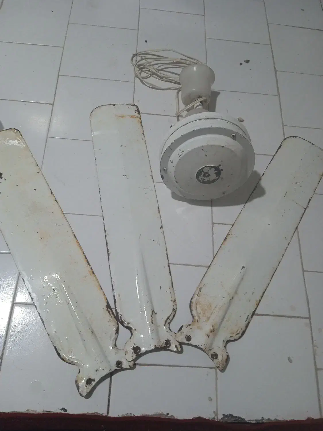 پنکه سقفی.|پنکه و تصفیه‌کنندهٔ هوا|زاهدان, |دیوار