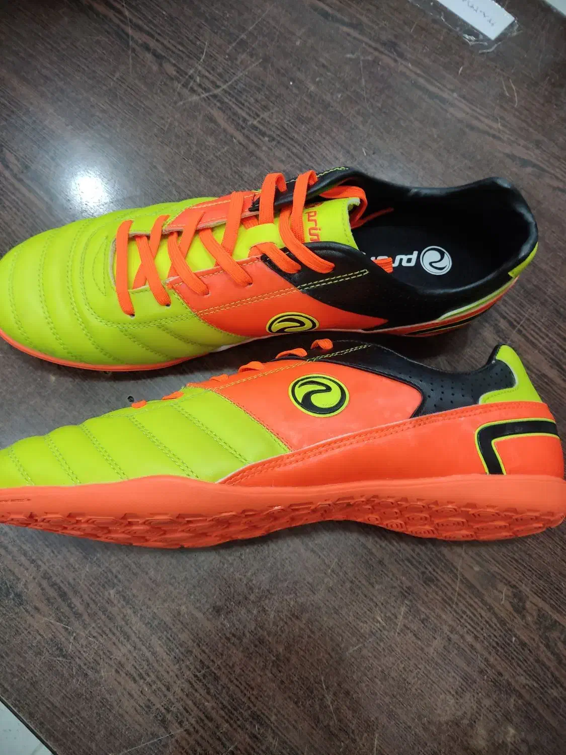 کفش چمنی|تجهیزات ورزشی|بندر کنگان, |دیوار