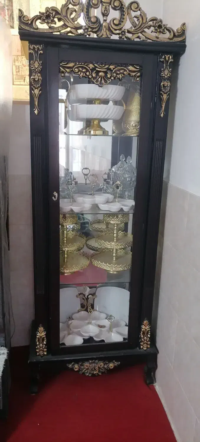 بوفه با گلدان|بوفه، ویترین، کنسول|یزد, |دیوار