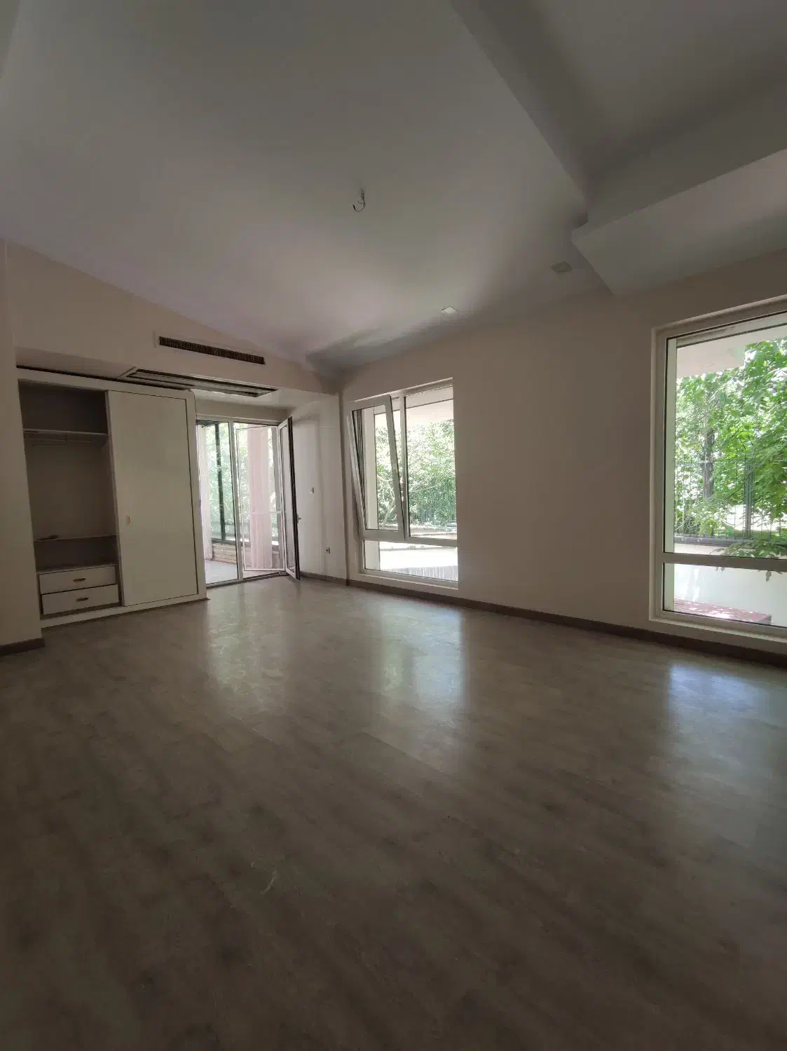 ۱۲۰۰ متر ویلا با دسترسی آسان