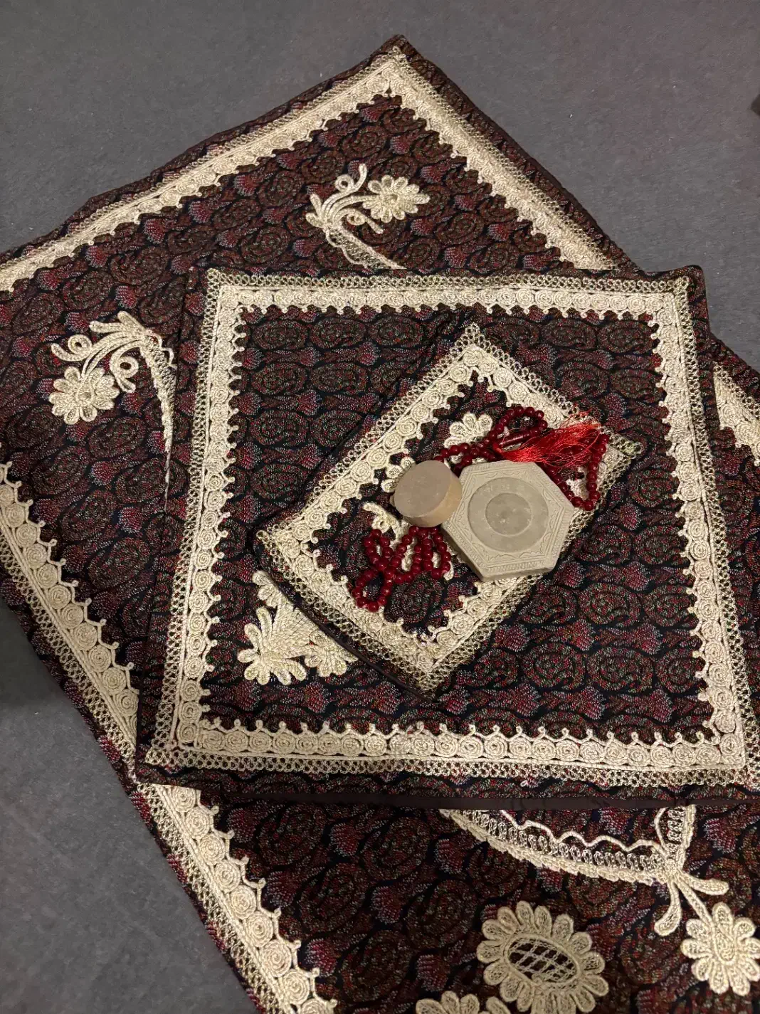 سجاده‌ی ترمه و جا نماز و مهر‌ و تسبیح عروس|زیورآلات و اکسسوری|تهران, قزل قلعه|دیوار