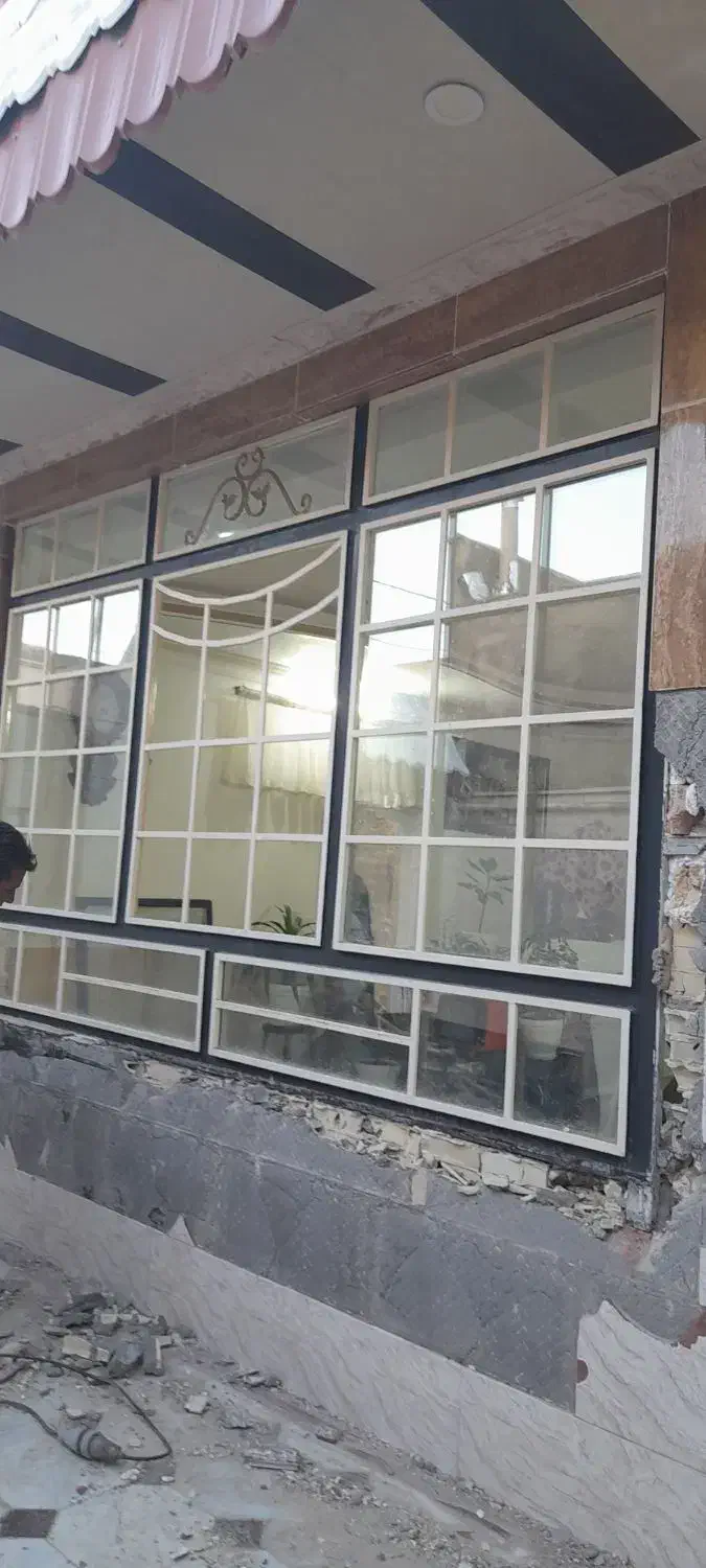 پنجره به همراه ۲ لنگه درب|مصالح و تجهیزات ساختمان|قائن, |دیوار