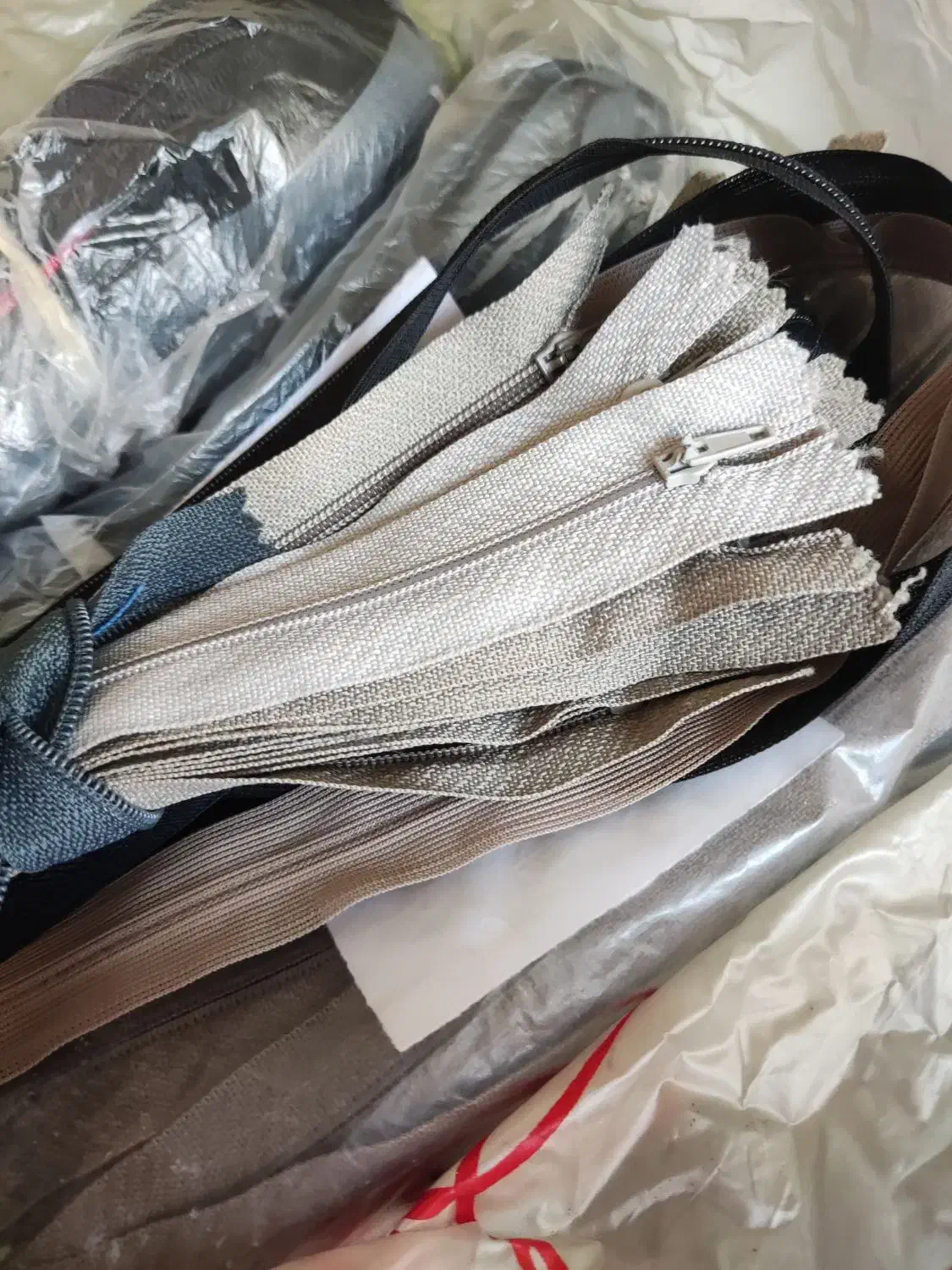 وسایل خیاطی زیپ قیچی آستری جادکمه ای قیچی برقیو|لوازم خیاطی و بافتنی|اصفهان, باتون|دیوار