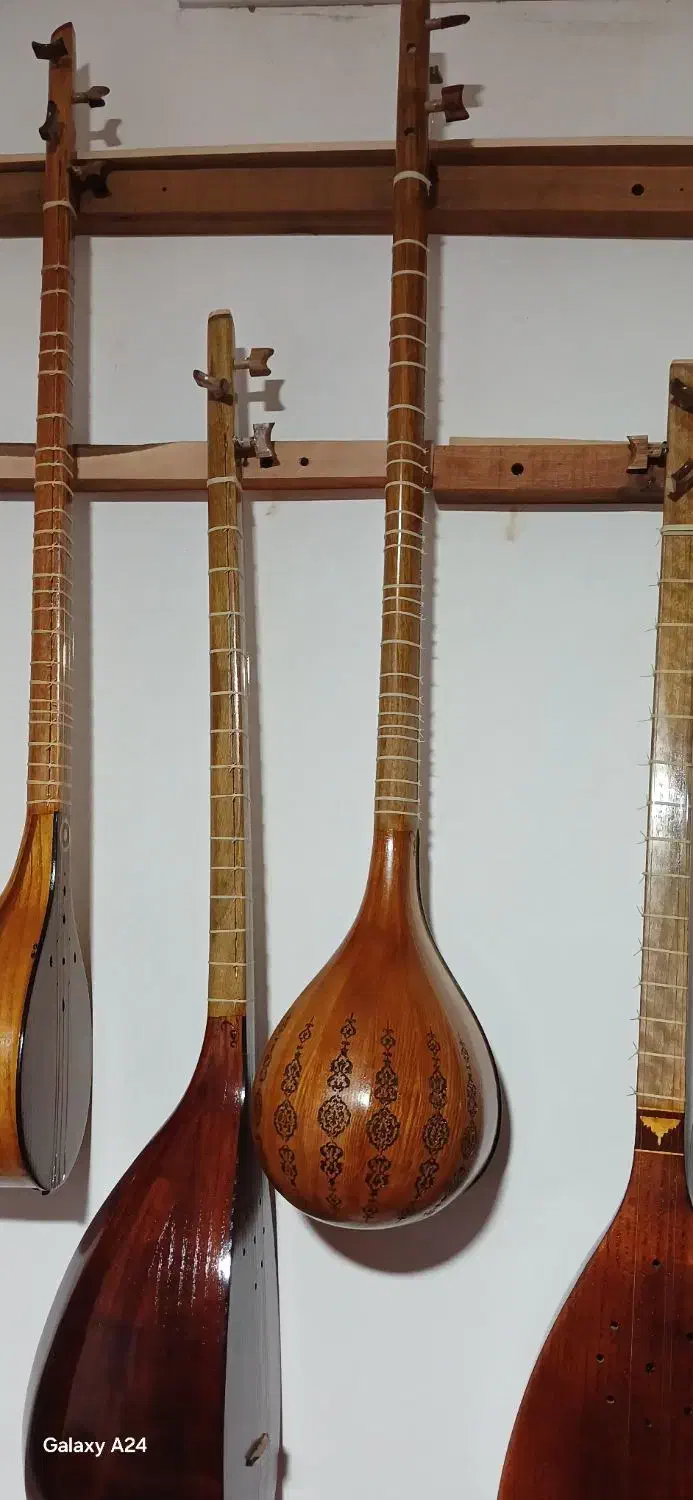 سه تار و تنبور ماهان|سازهای سنتی|هشتگرد, اردهه|دیوار