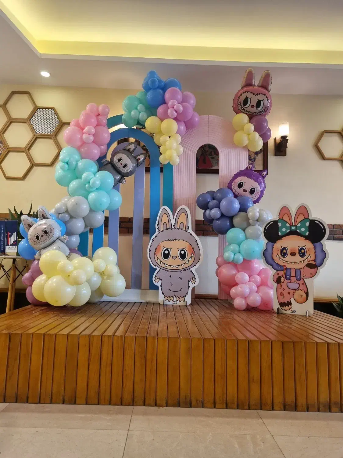 بادکنک آرایی و گل‌آرایی ویژه مراسم و تولد|خدمات پذیرایی، مراسم|ساوه, |دیوار