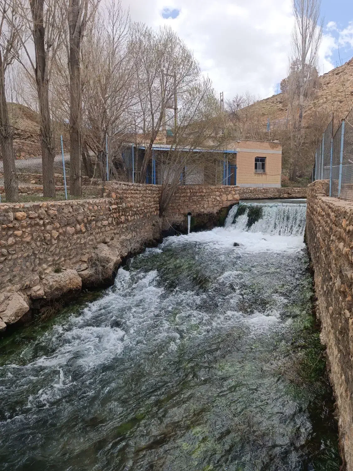 فروش کارخانه آب معدنی (اصفهان)|فروش دفتر صنعتی، کشاورزی، تجاری|فریدونشهر, |دیوار