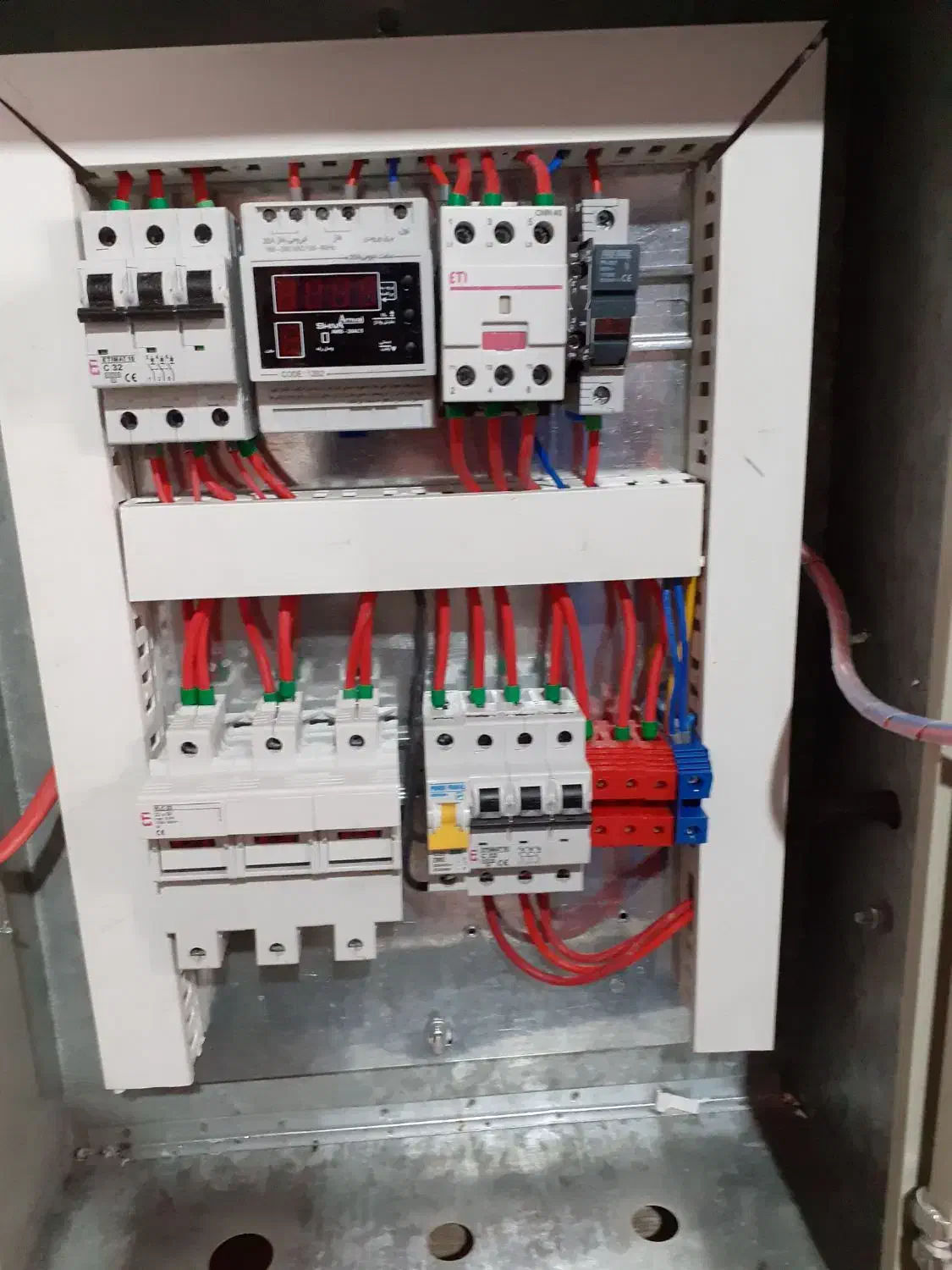 مونتاژتابلوهای برق صنعتی|خدمات پیشه و مهارت|رامشیر, |دیوار