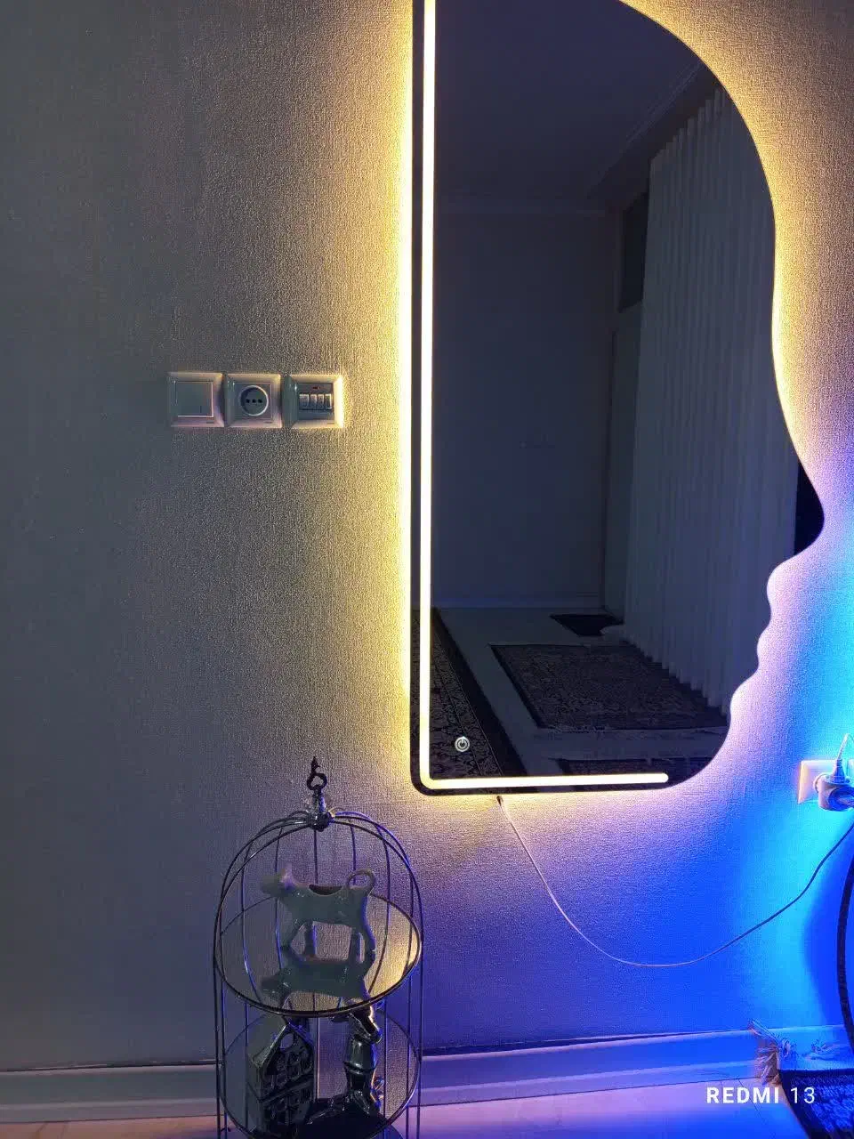 آینه  دفرمه رخ|آینه|قم, قلعه یزدیها|دیوار