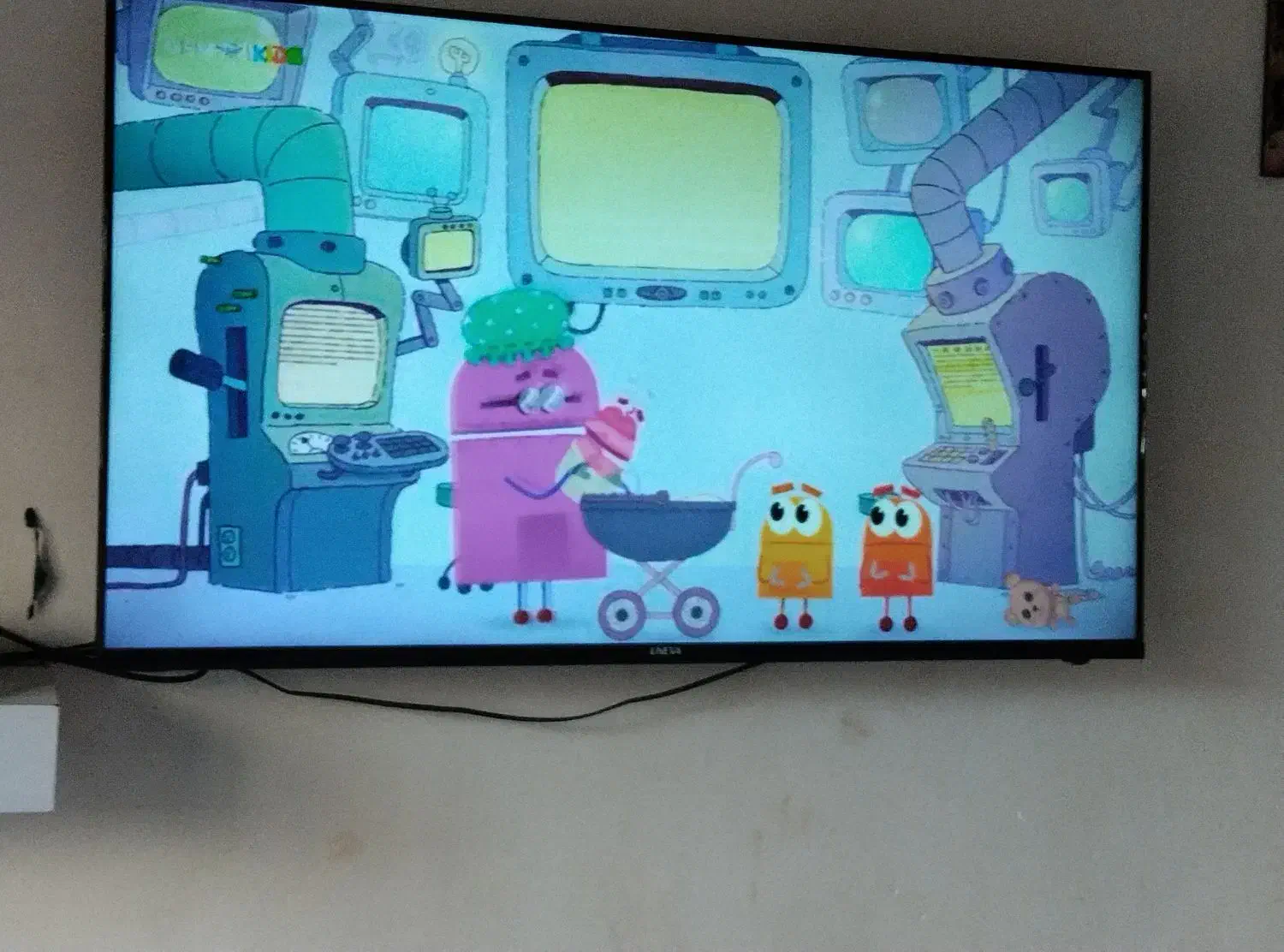 تلویزیون۵۵|تلویزیون و پروژکتور|روانسر, |دیوار