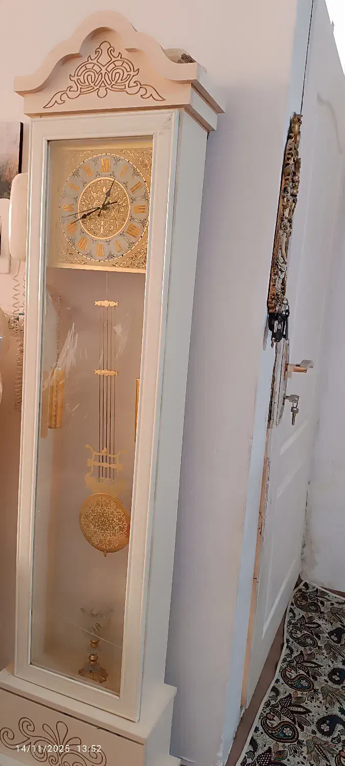 ویترین وساعت کاملا سالم درحدنو|بوفه، ویترین، کنسول|نسیم‌شهر, |دیوار