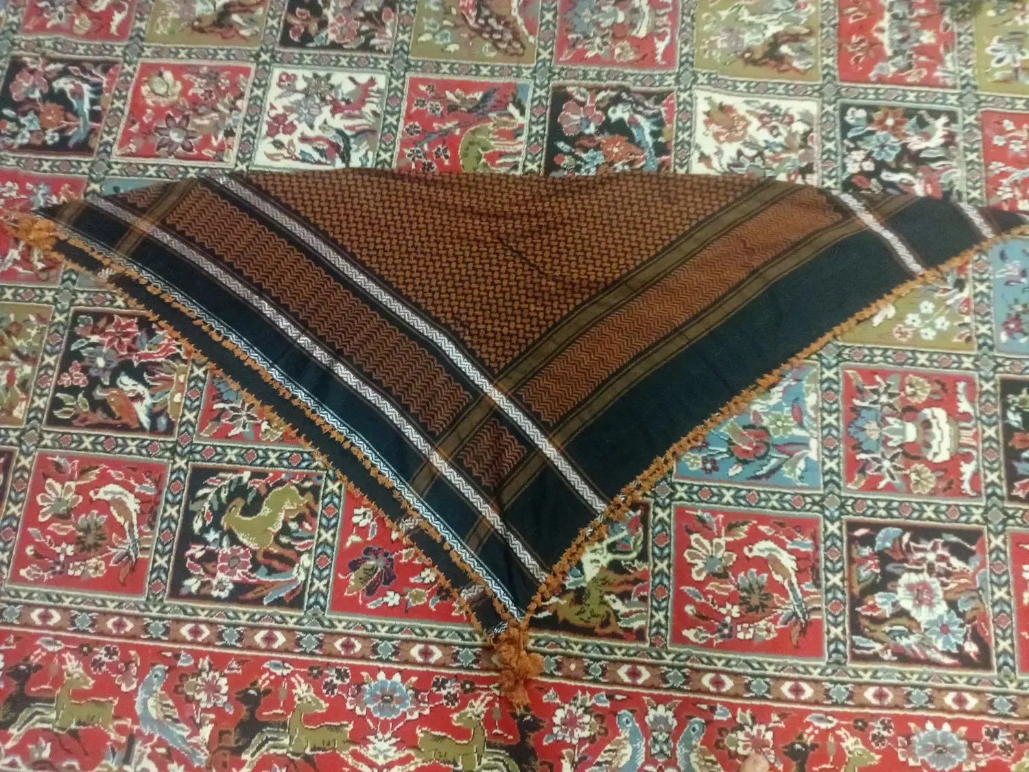 چفیه عربی نو|لوازم خیاطی و بافتنی|اصفهان, ارداجی|دیوار