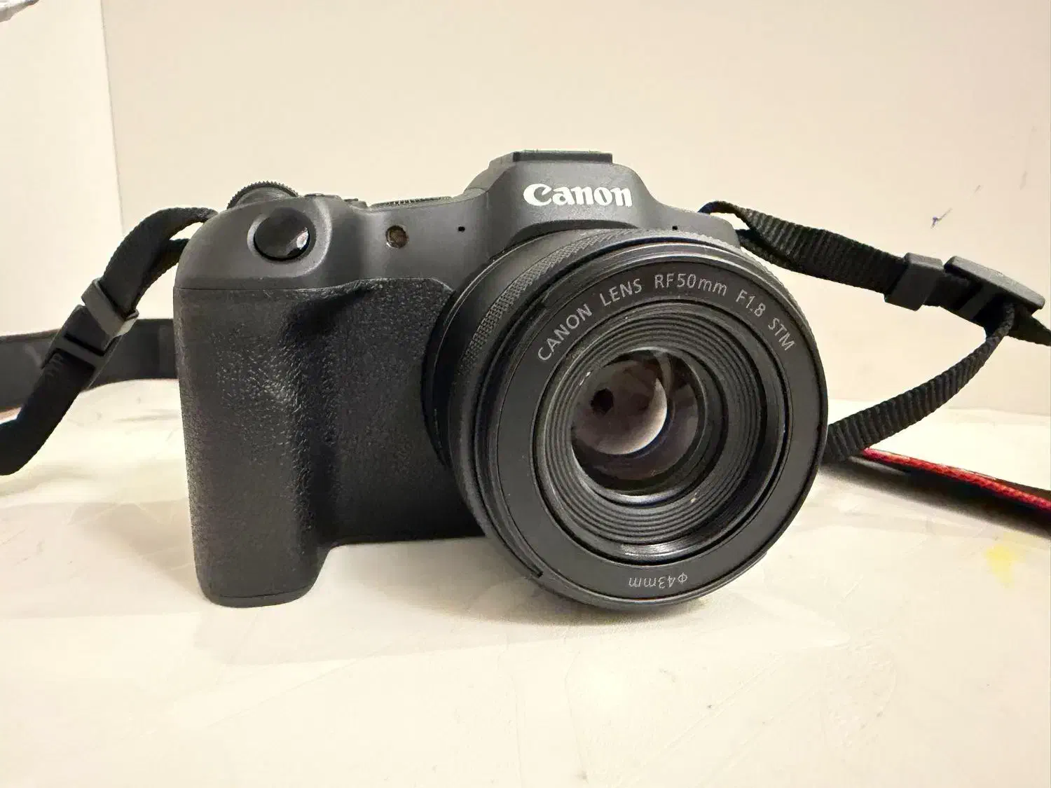 دوربین حرفه‌ای کنون R8|دوربین عکاسی و فیلم‌برداری|قم, چهار امامزاده|دیوار