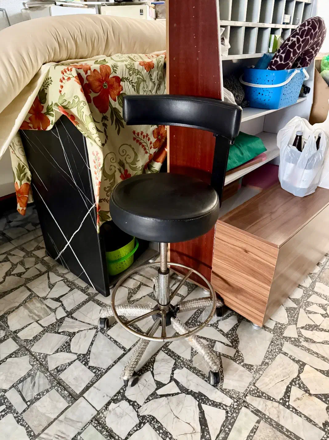 صندلی پیشخوان|صندلی و نیمکت|ساری, |دیوار