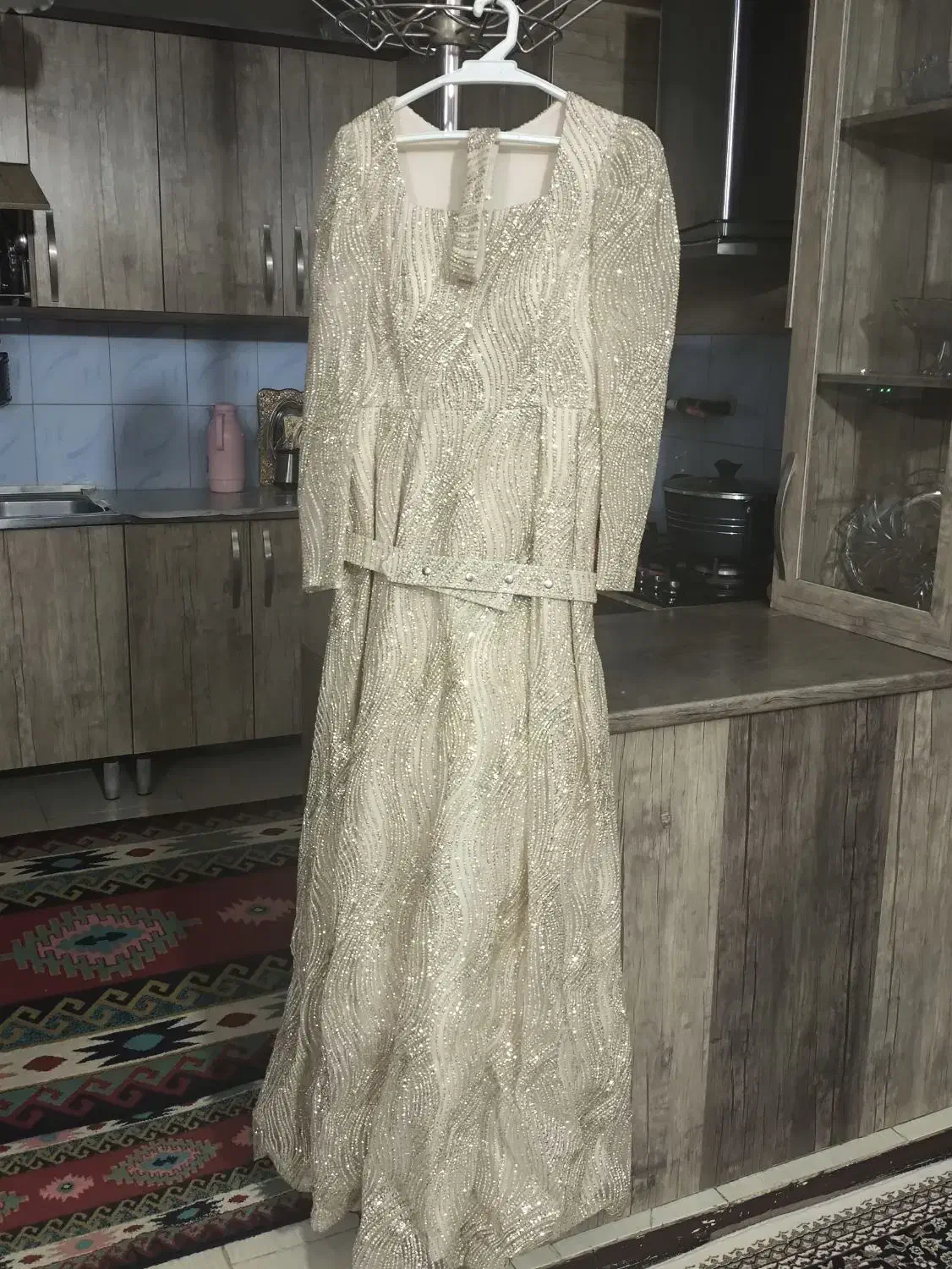 لباس مجلسی|لباس|رباطکریم, مسکن مهر آبشناسان|دیوار