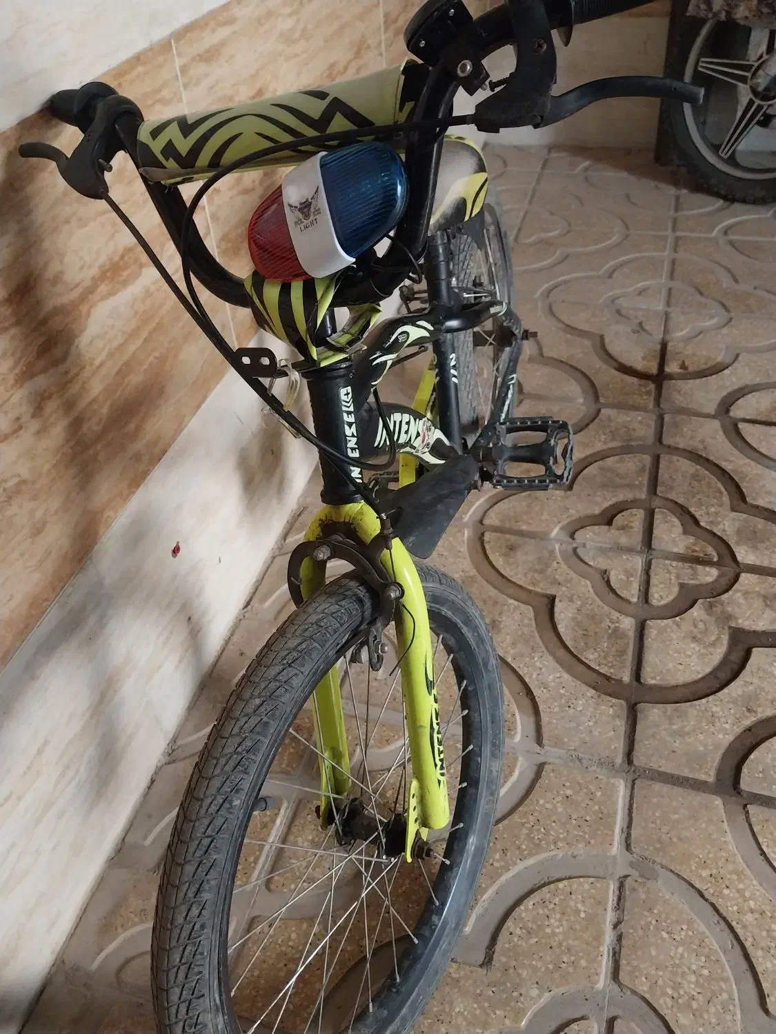 دوچرخه کاملا سالم بخاطر کمبود جا میفروشم|دوچرخه، اسکیت، اسکوتر|رشت, هلال احمر|دیوار