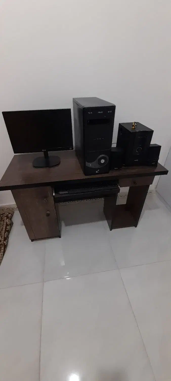 کامپیوتر ومانیتور ال جی با میز وباند بفروش میرسد|رایانه رومیزی|ورامین, ورامین|دیوار