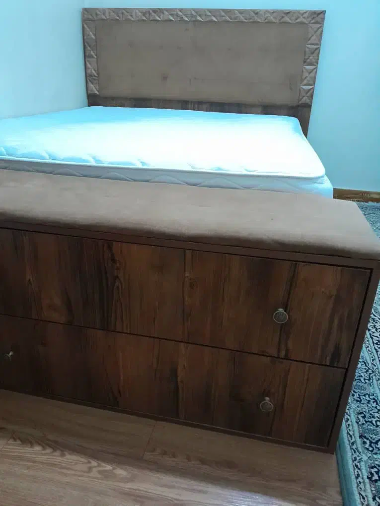 تخت دونفره و تشک طبی و محافظ ضد آب در حد  وکنسول|تخت و سرویس خواب|مشکین‌دشت, |دیوار