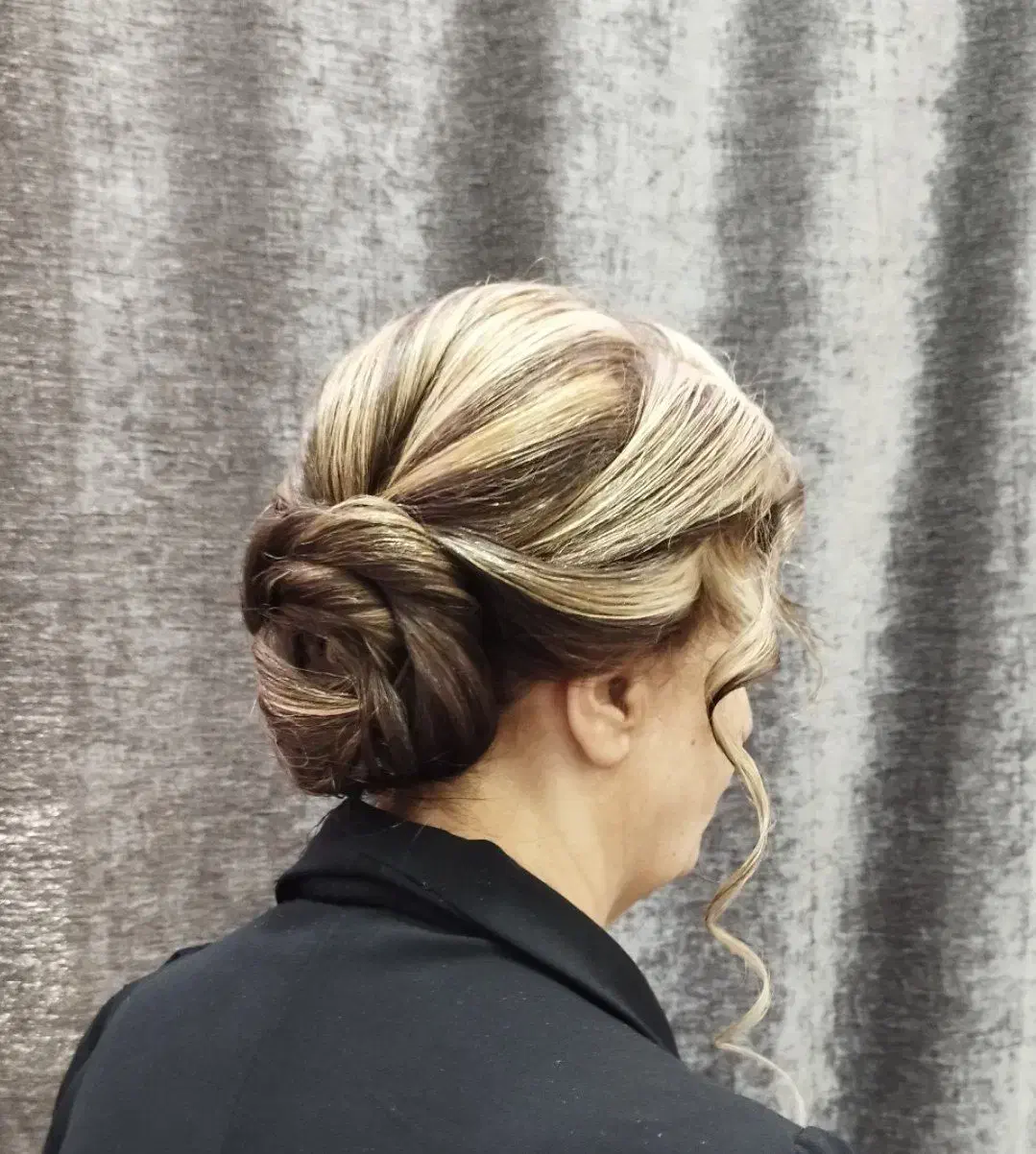 میکاپ و شنیون تنها۸۰۰|خدمات آرایشگری و زیبایی|شهرکرد, |دیوار