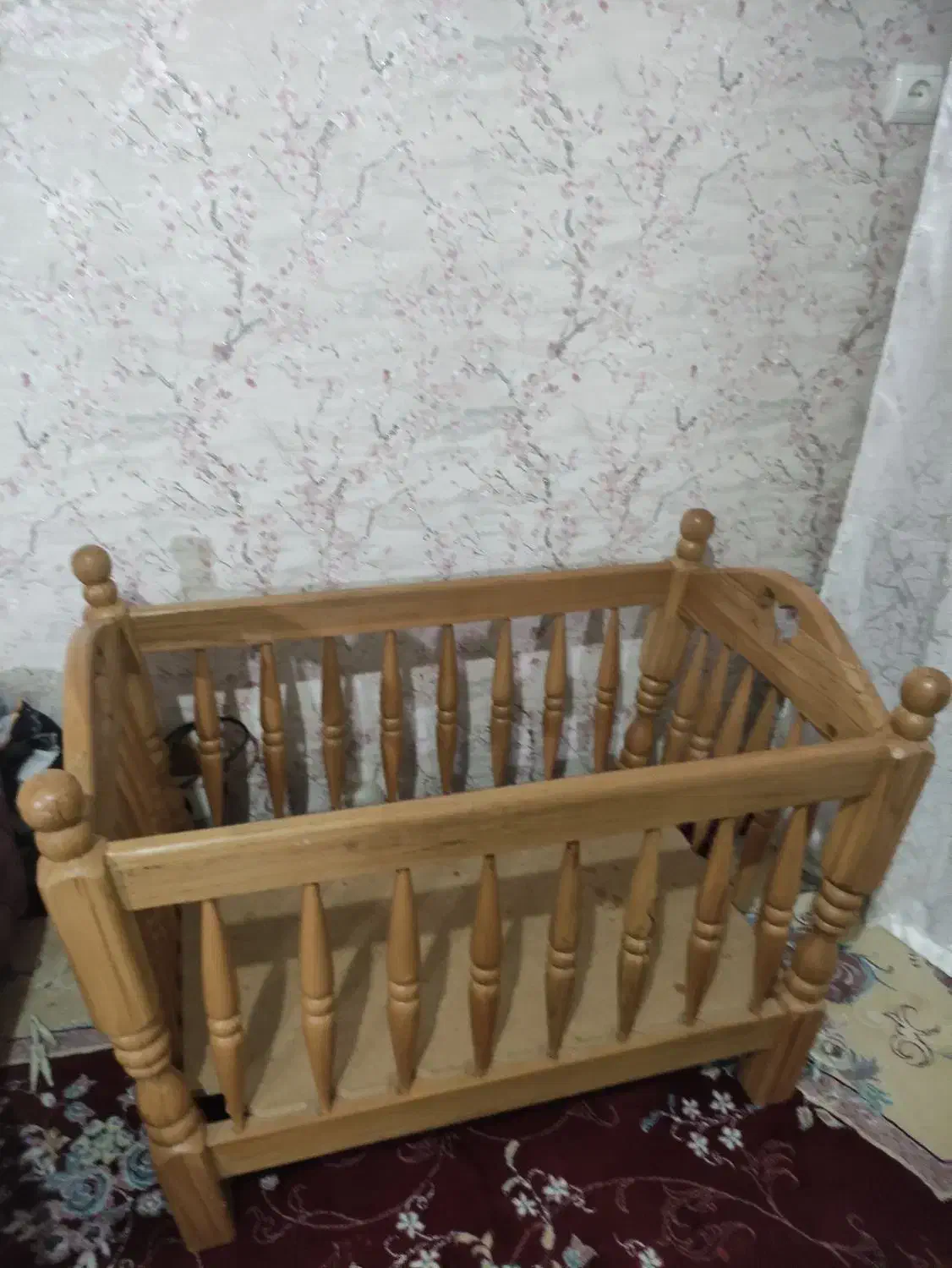 تخت و گهواره نوزاد|تخت و صندلی بچه|شهریار, شهرک بهاران (ویره)|دیوار