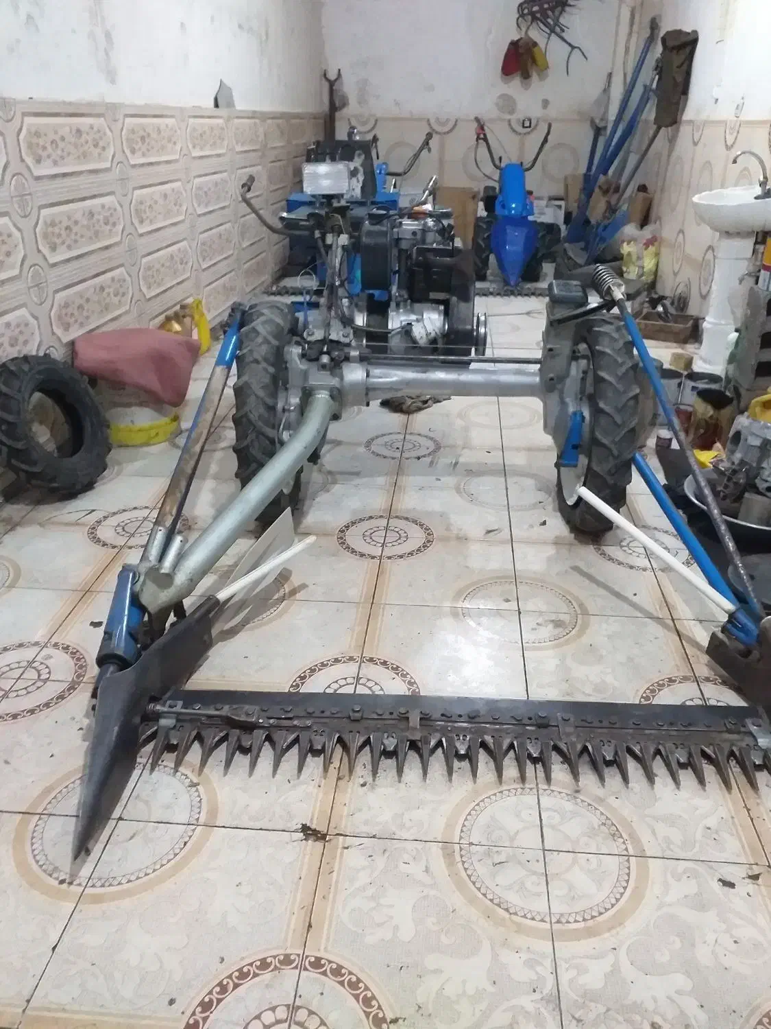 دروگر یا (علفچین) سه چرخ ایتالیایی،|ماشین‌آلات صنعتی|سیلوانه, |دیوار