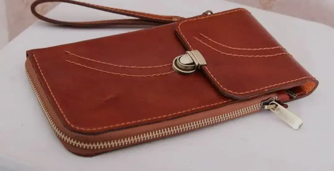 کیف مدارکی گمشده|کیف، کفش، کمربند|شاهین‌شهر, شهرک گلدیس|دیوار