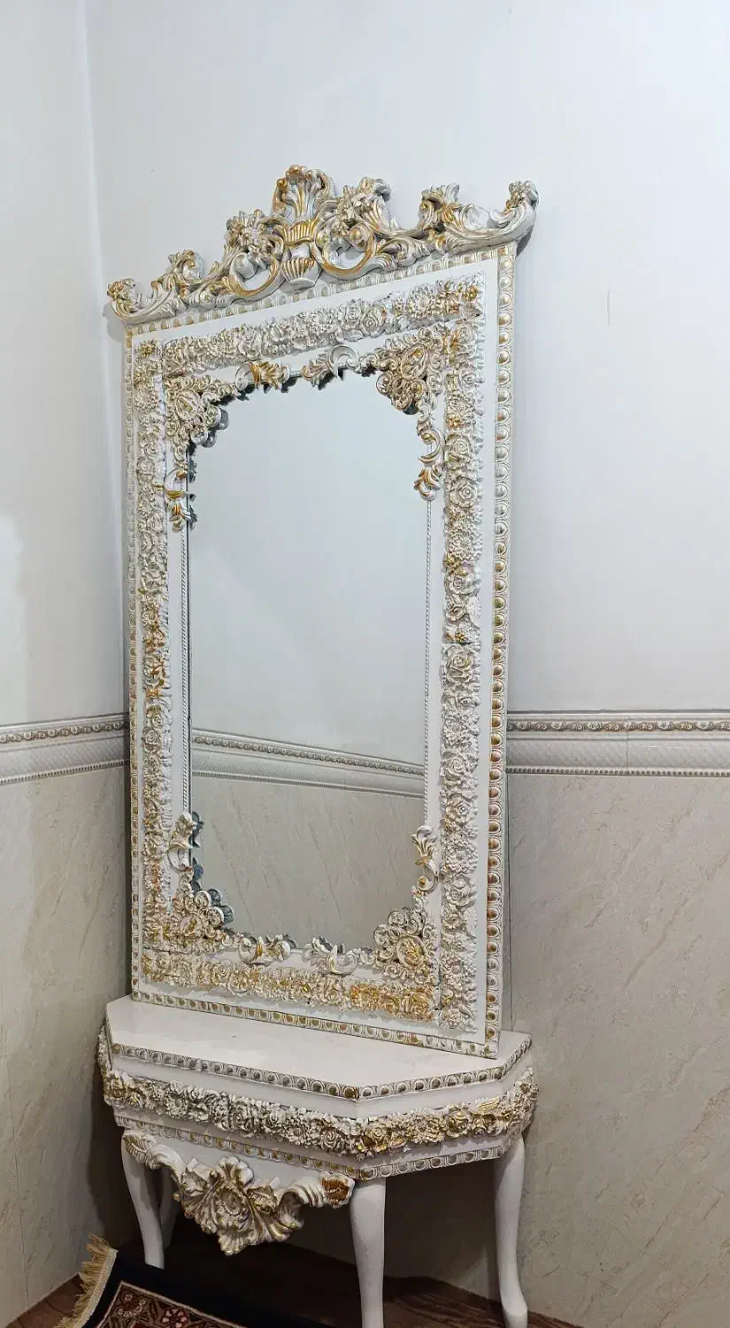 اینه|آینه|همدان, |دیوار