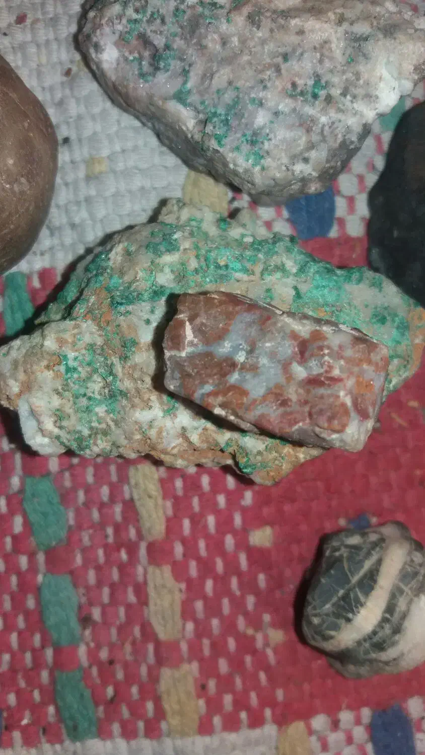 تعدادی سنگ قیمتی فروشی|کلکسیون اشیاء عتیقه|ری, بی‌بی شهر بانو|دیوار