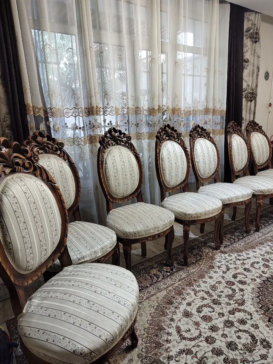 ۸ عدد صندلی چوب گردو اصل|مبلمان خانگی و میز عسلی|اهواز, کوروش|دیوار