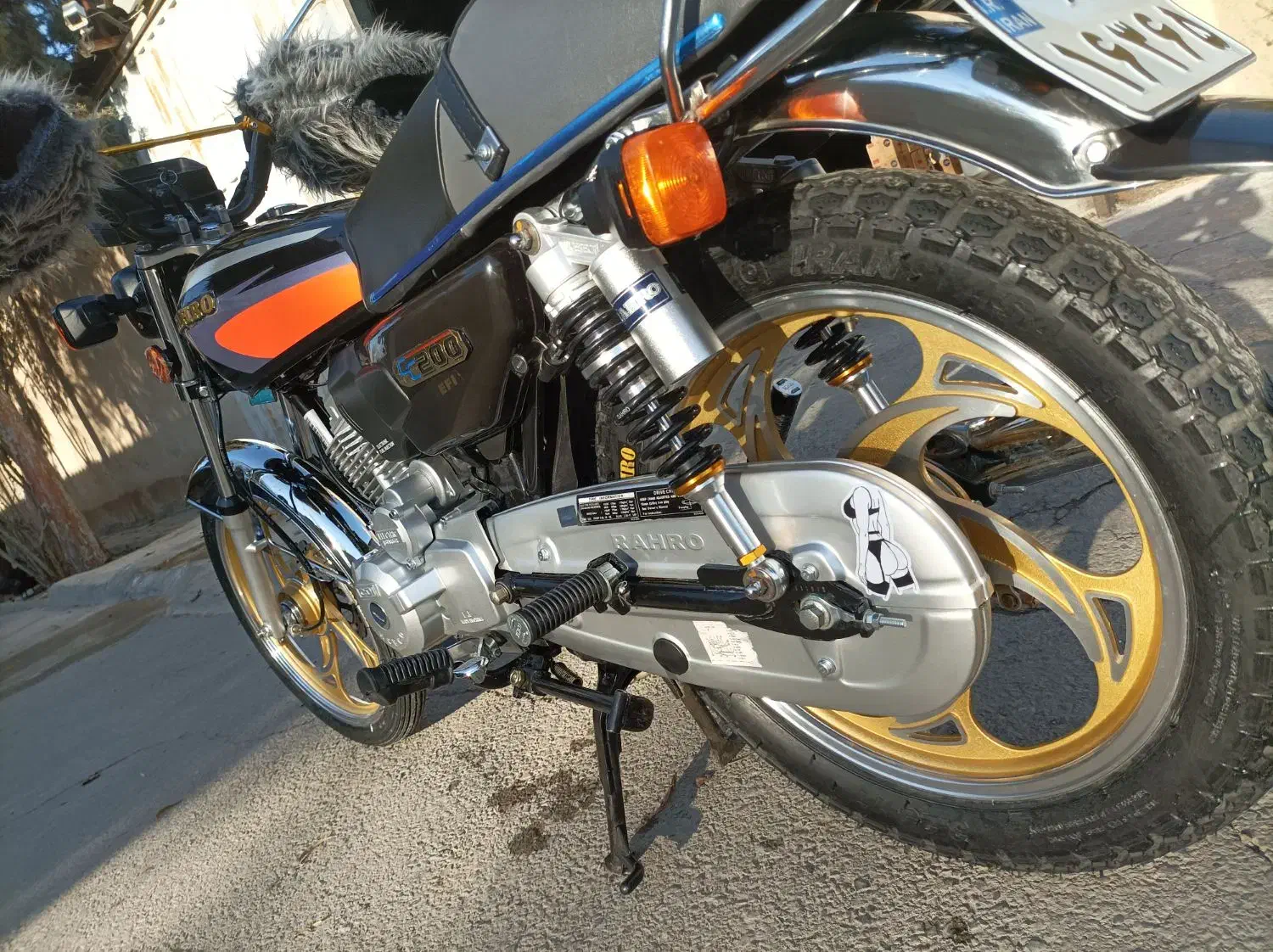 رهرو ۲۰۰ خشک|موتورسیکلت|باغستان, |دیوار