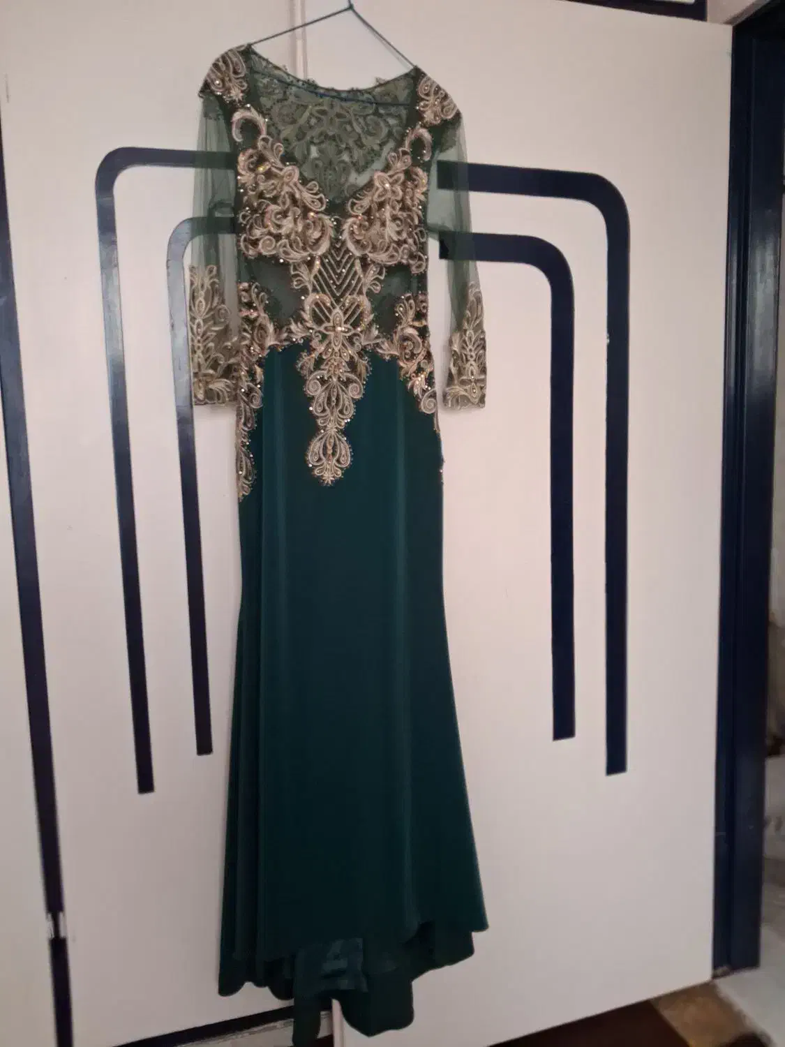 پیراهن مجلسی|لباس|ساری, |دیوار