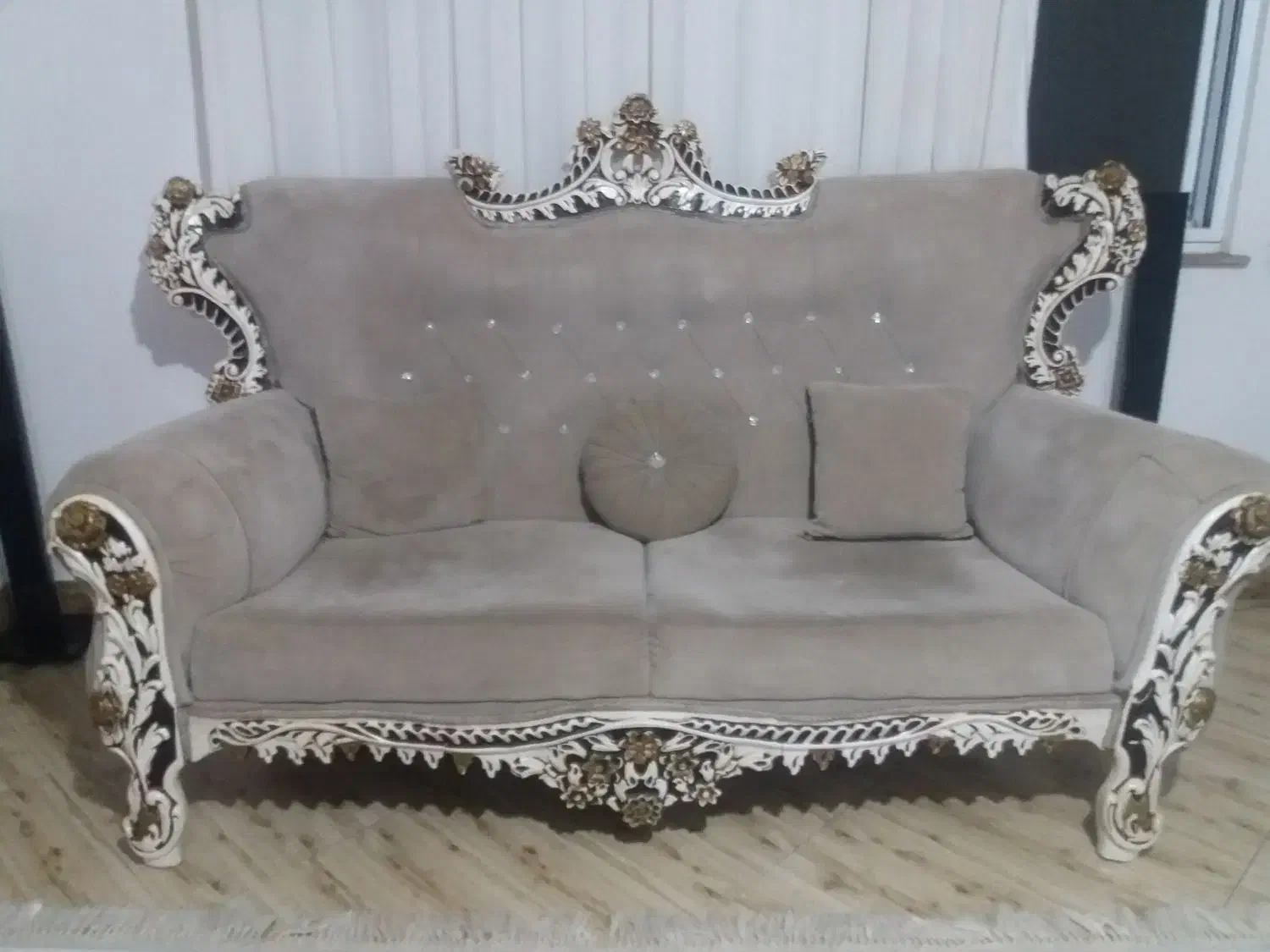 مبل سلطنتی تاج دار|مبلمان خانگی و میز عسلی|کوچصفهان, |دیوار