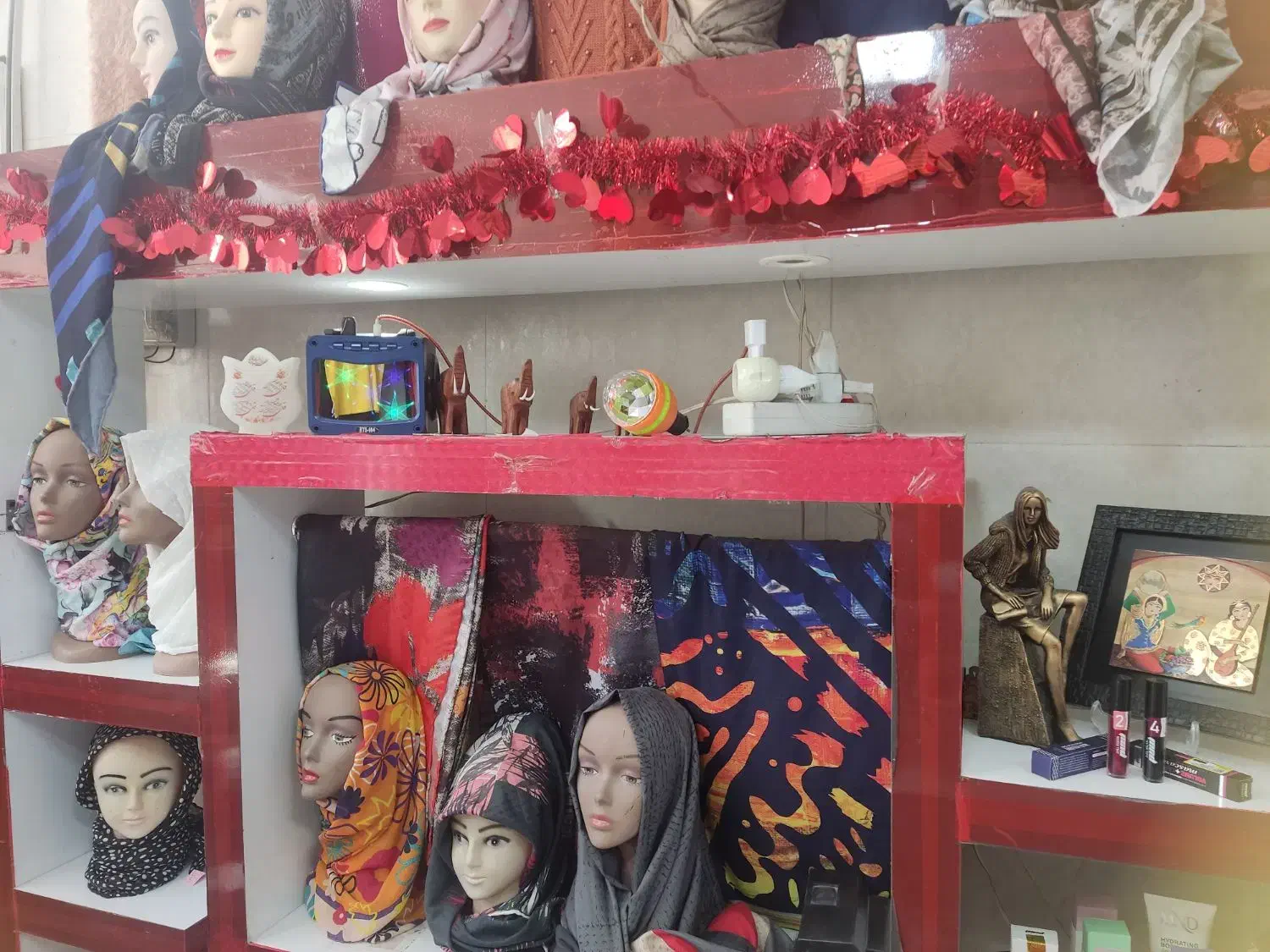 فروش میز وویترین واتاق پرو و مانکن های زنانه|فروشگاه و مغازه|نجف‌آباد, شهدای غربی|دیوار